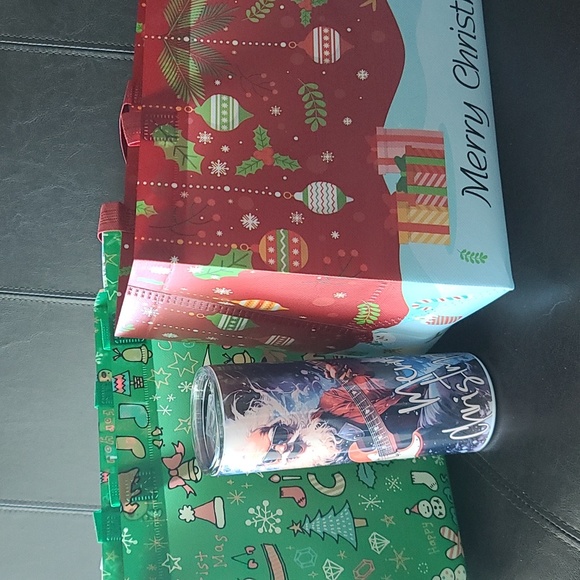 Christmas gift bags NWT-4 assorted set, reusable woven polyplastic.10x6.75x12.5 - Picture 8 of 11